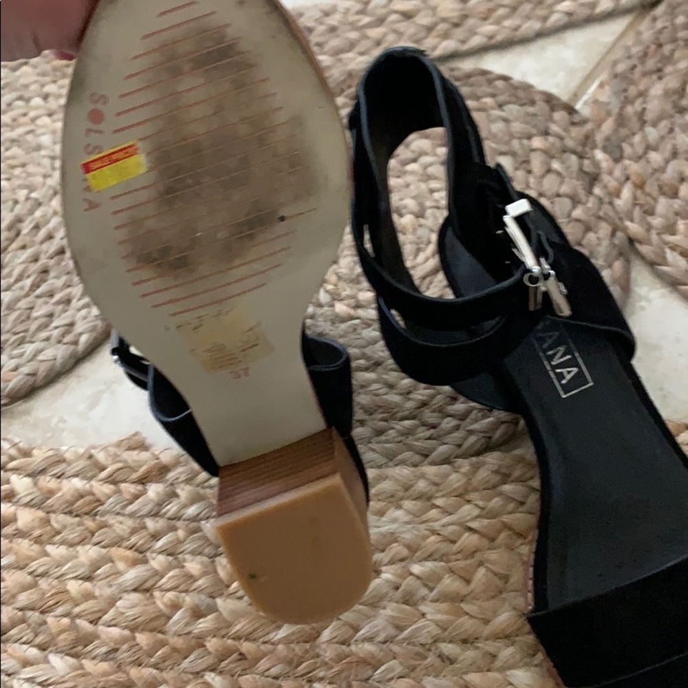 Sandals - Picture 4 of 4